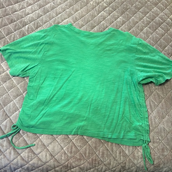 Universal Thread Cropped Tee - Picture 2 of 3